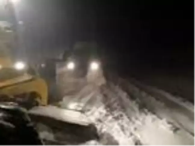Bayburt'ta karda mahsur kalan 2 kişi kurtarıldı