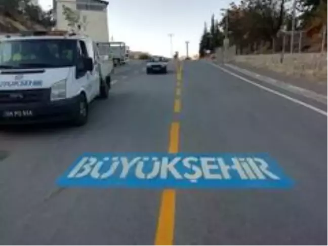 Asfaltı tamamlanan ilçe yollarının son rötuşları yapılıyor