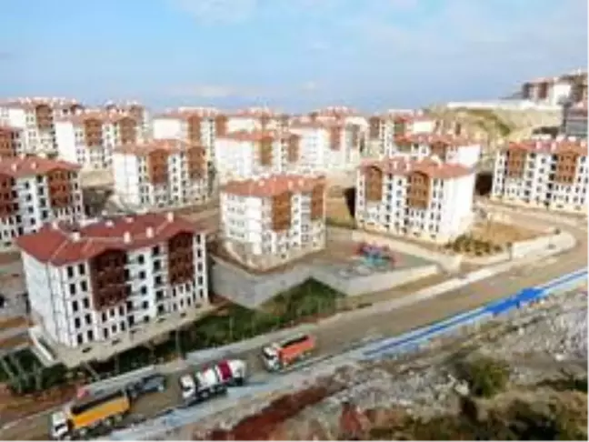 Depremzedeler için yapılan Gelincik Tepesi konutlarında çalışmalar sürüyor