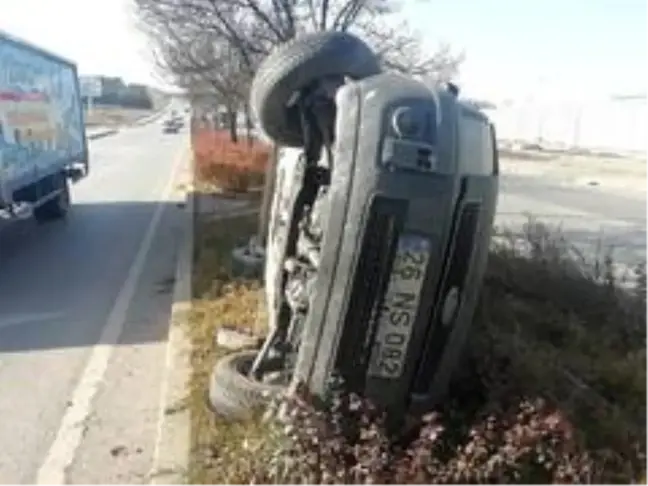 Takla atan araçtan burunları bile kanamadan çıktılar