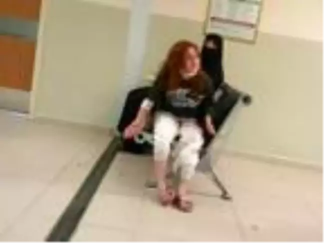 Üzerine çaydanlık devrilen Eda, yaralandı