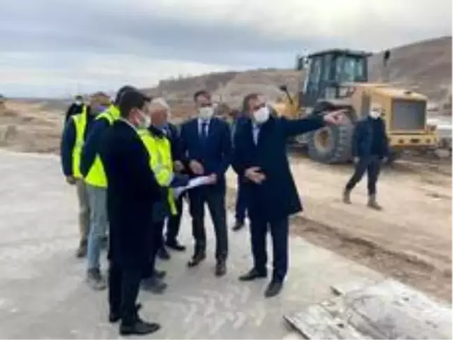 Vali Çağatay, Ahlat'taki 'Millet Bahçesi' inşaatını inceledi