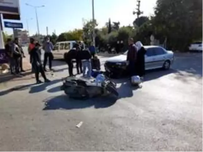 Motosiklet ile otomobil çarpıştı: 1 yaralı