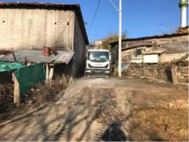 İzmit'te sokağa çıkma kısıtlamasında dezenfeksiyon çalışması yapılıyor