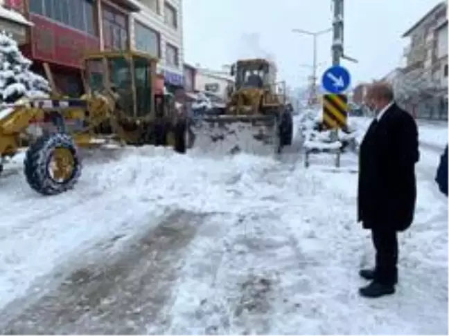Horasan Belediyesi kar timleri iş başında