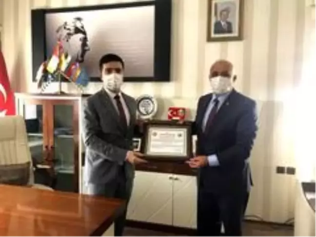 Kaymakam Taş'a fahri hemşehrilik beratı