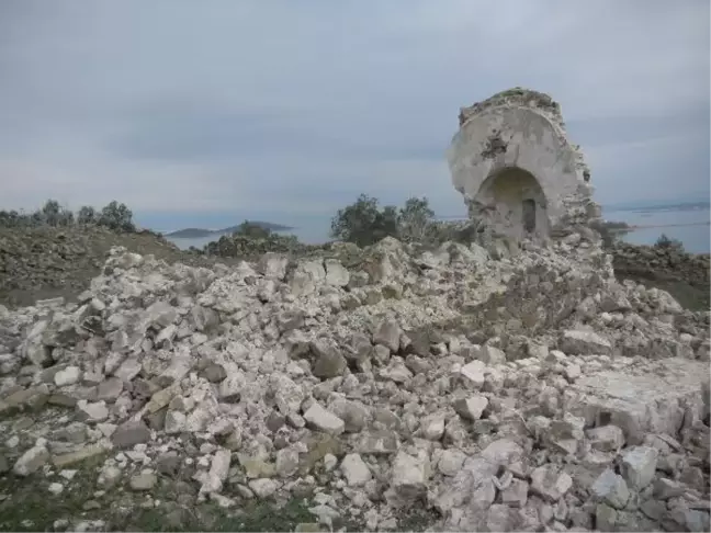 250 yıllık manastır şapeli defineci kazıları nedeniyle yıkıldı