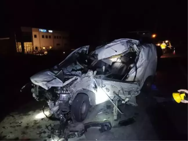 Son dakika haber: Süt tankeriyle kamyonet çarpıştı: 1 ölü, 1 yaralı