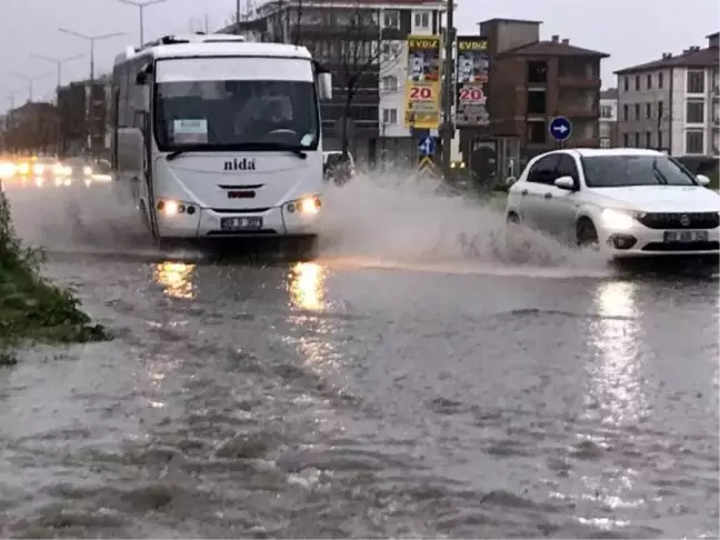Tekirdağ'da sağanak etkili olmaya başladı