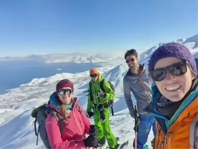 Macerasever turistlerin Artos Dağı'nın zirvesindeki kayak görüntüleri nefes kesti (2)