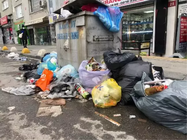 Kadıköy'de çöp dağları; belediye işçieri grev yaptı, Kadıköy çöple doldu