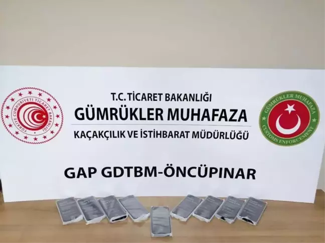 Öncüpınar Sınır Kapısı'nda 27 kaçak cep telefonu ele geçirildi