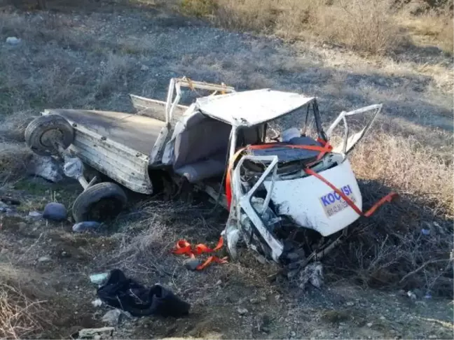Çorum'da otomobil ile kamyonet kafa kafaya çarpıştı: 1 ölü