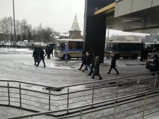 Rusya'da bağımsız milletvekili adaylarının toplantısına polis baskını: 170 gözaltı