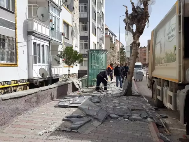 Konya'da şiddetli rüzgar maddi hasara yol açtı