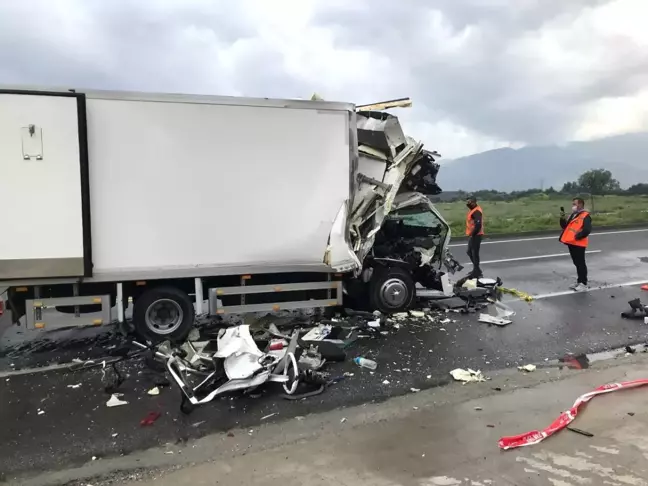 Son dakika! İzmir'de feci kaza: 1 ölü, 1 ağır yaralı