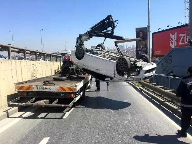 Son dakika haberi: Ayvansaray'da kaldırıma çarpan araç takla attı