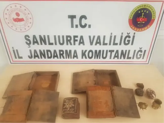 ŞANLIURFA - Tarihi eser niteliği taşıyan kitap ve eserler ele geçirildi