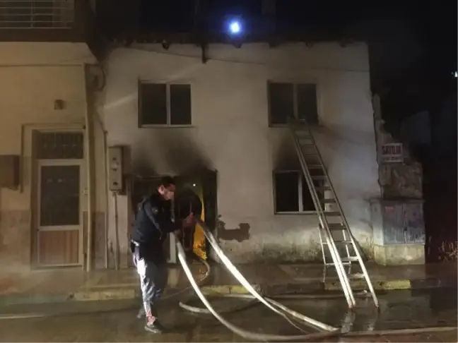 Manisa'da evde çıkan yangında 1 kişi yaralandı