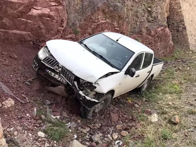 Sürücü uyudu araç baraj gölünü uçmaktan son anda kurtuldu