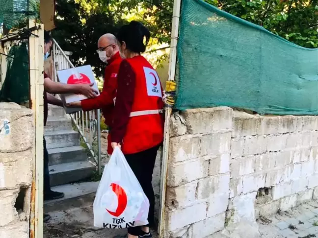 Türk Kızılay'ından ihtiyaç sahiplerine gıda kolisi