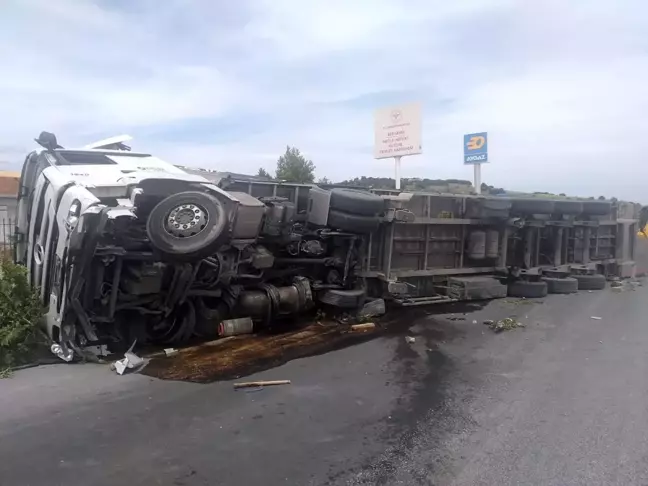 Her şeyden habersiz yolda yürüyen yayalara tır çarptı: 2 ölü, 5 yaralı