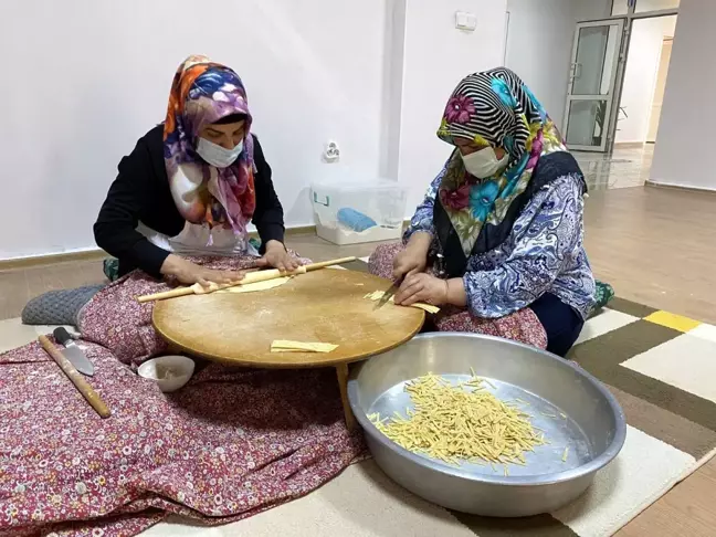 Üreten kadınlar iş başında