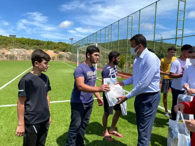 Kaş Belediye Başkanı Ulutaş'tan antrenman yapan güreşçilere ziyaret