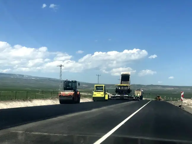 Kars ve Çıldır Gürcistan'a sıcak asfalt yollarla bağlanıyor
