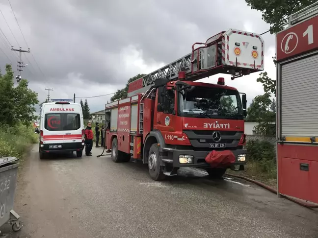 Son dakika haber... Sakarya'da kendini yangın çıkardığı evine kilitleyen kişiyi ekipler ikna etti