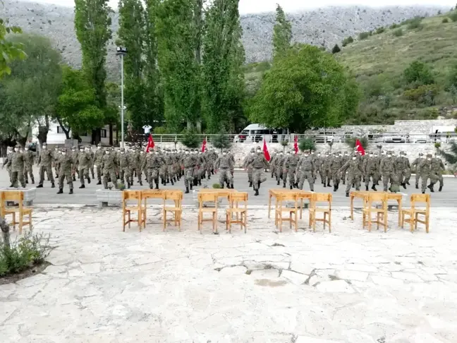 Burdur'da komandolardan harmandalı şöleni