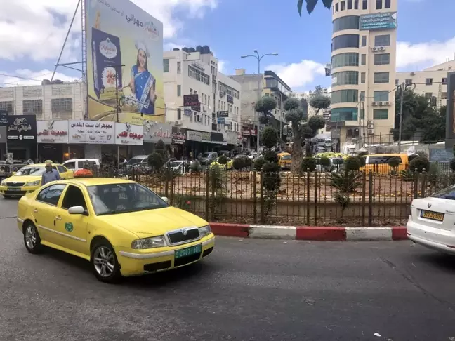 Son dakika haberi... İsrail güçleri ile tansiyonun yükseldiği El Halil'de hayat normale dönüyor