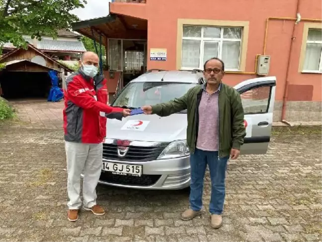 Babasından kalan otomobili, vasiyeti üzerine Kızılay'a bağışladı