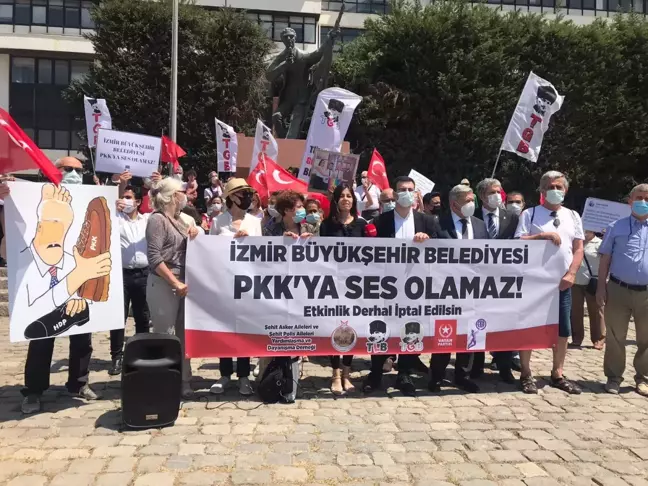 İzmir'de, Sloven sosyolog Slovaj Zizek'in kitap günlerine davet edilmesi protesto edildi