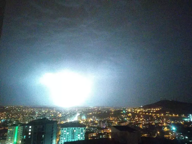 Malatya'da 3 ayrı yere yıldırım düştü: 3 yaralı