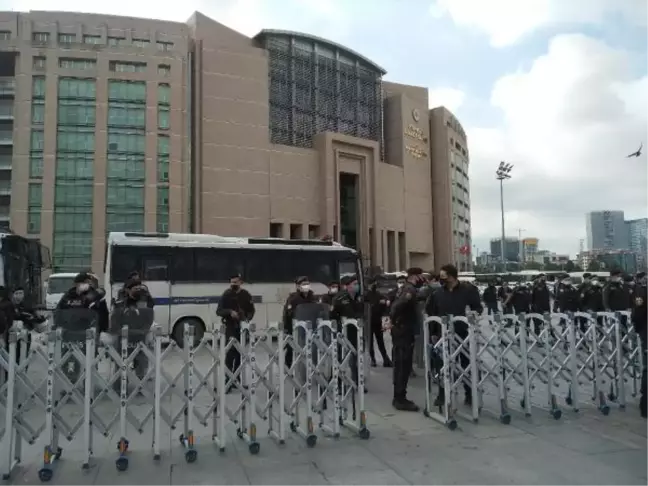 BOĞAZİÇİ ÜNİVERSİTESİ'NDE PROTESTO GÖSTERİSİ YAPAN 12 SANIK HAKİM KARŞISINA ÇIKTI