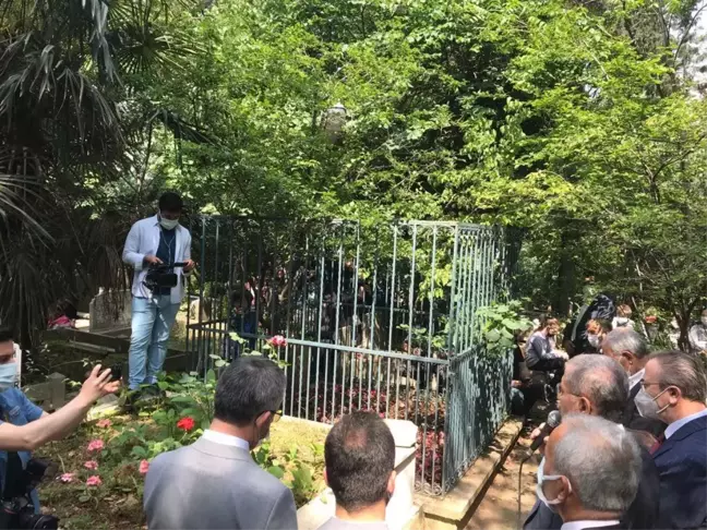 Cahit Zarifoğlu'nu vefatının 34. yıl dönümünde kabri başında dualarla andı