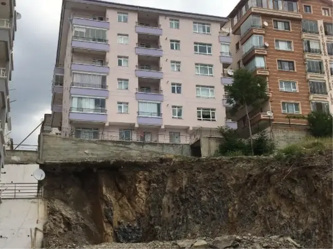 Ankara'da otoparkında göçük oluşan binanın istinat duvarı yeniden yapılacak