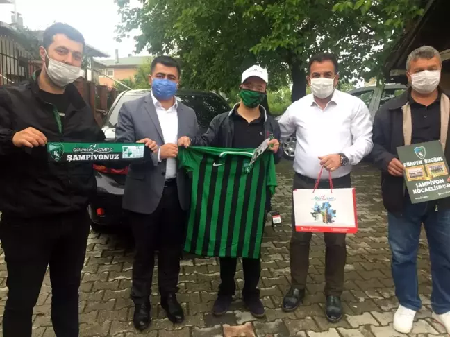 Down sendromlu Murat'a Hürriyet'ten forma hediyesi