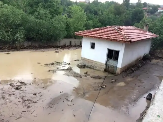 Boğazkale'yi yağış vurdu, tarım arazileri sular altında kaldı