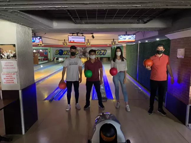 Kırşehir'de AK Parti teşkilatının düzenlediği bowling turnuvası tamamlandı