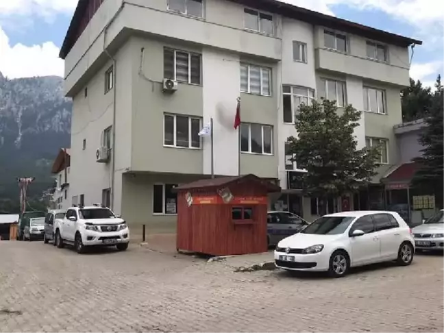 Pozantı Belediye Başkanı Çay'dan hizmet binası önüne büfe tepkisi