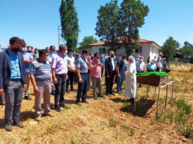 Annesine karşı olan son görevi kendi yerine getirdi