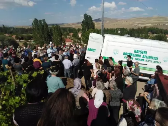 Üzerine tente devrilmesiyle ölen doktor, Kayseri'de toprağa verildi