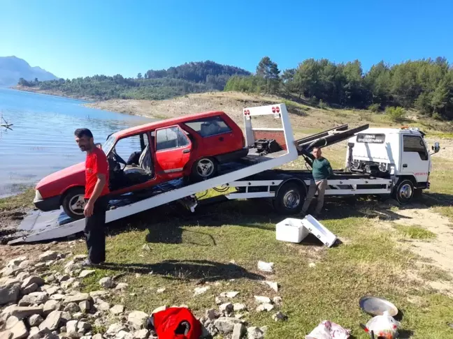 Her şey kaşla göz arasında oldu! Balık tutmaya gittiği barajdan balık yerine otomobilini çekti