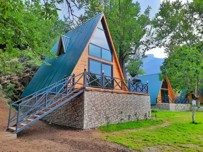 Pozantı'da turistik amaçlı inşa edilen bungalov evler hizmete açıldı