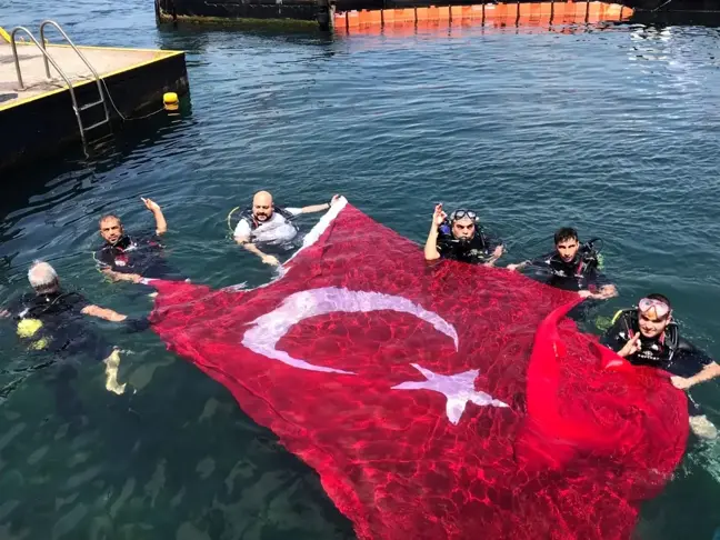 15 Temmuz'u unutturmamak adına sualtına daldılar