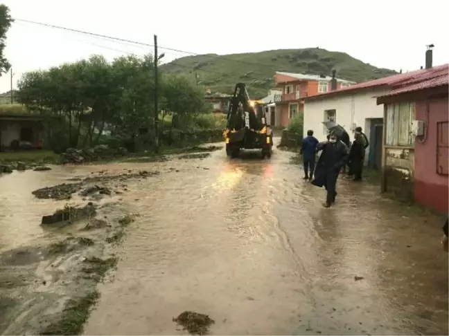 Son dakika haberi: ARDAHAN'DA SEL; EVLERİ SU BASTI