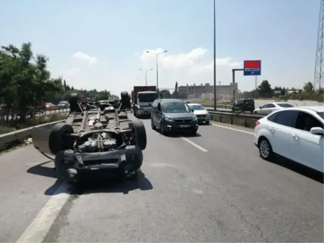 TUZLA'DA CİP TAKLA ATTI; BABA VE OĞLU YARALANDI