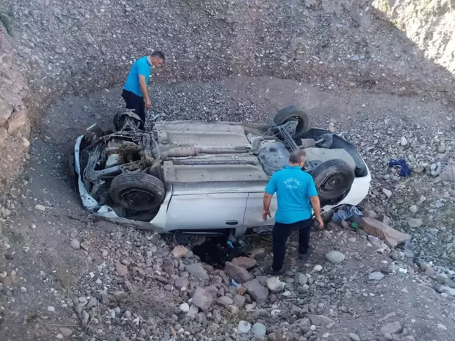 Sivas'ta otomobil devrildi: 4 yaralı